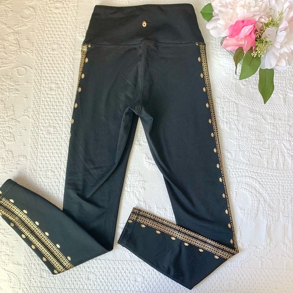 Spiritual Gangster Lotus Leggings black & gold print - Picture 8 of 16